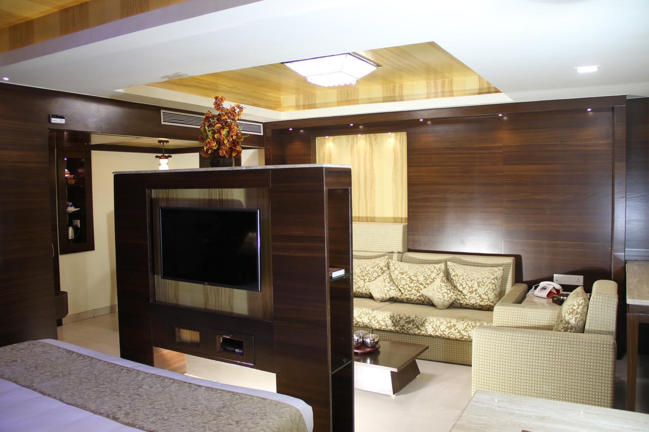 Golden Gate Otel Indore Dış mekan fotoğraf