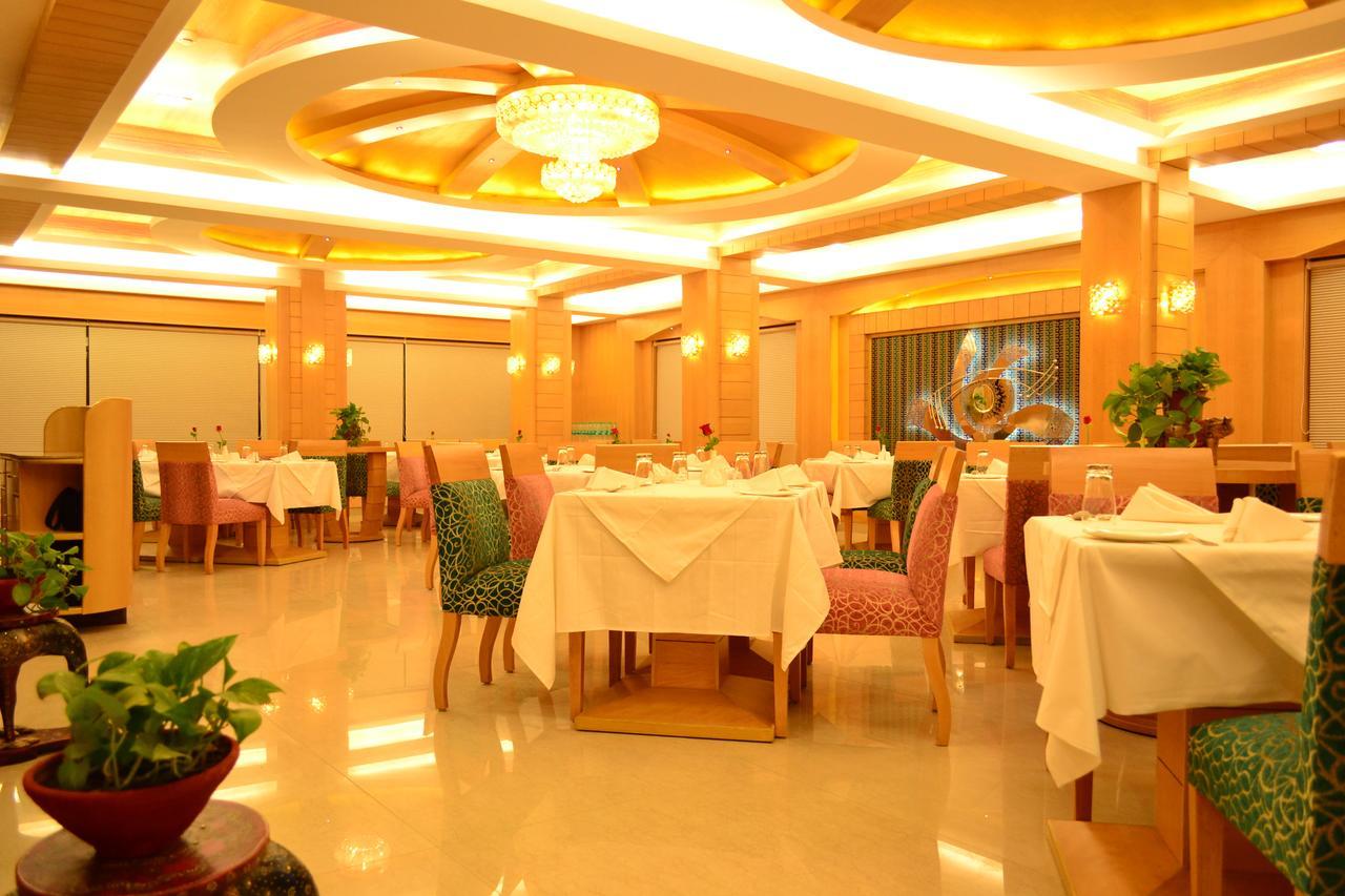 Golden Gate Otel Indore Dış mekan fotoğraf