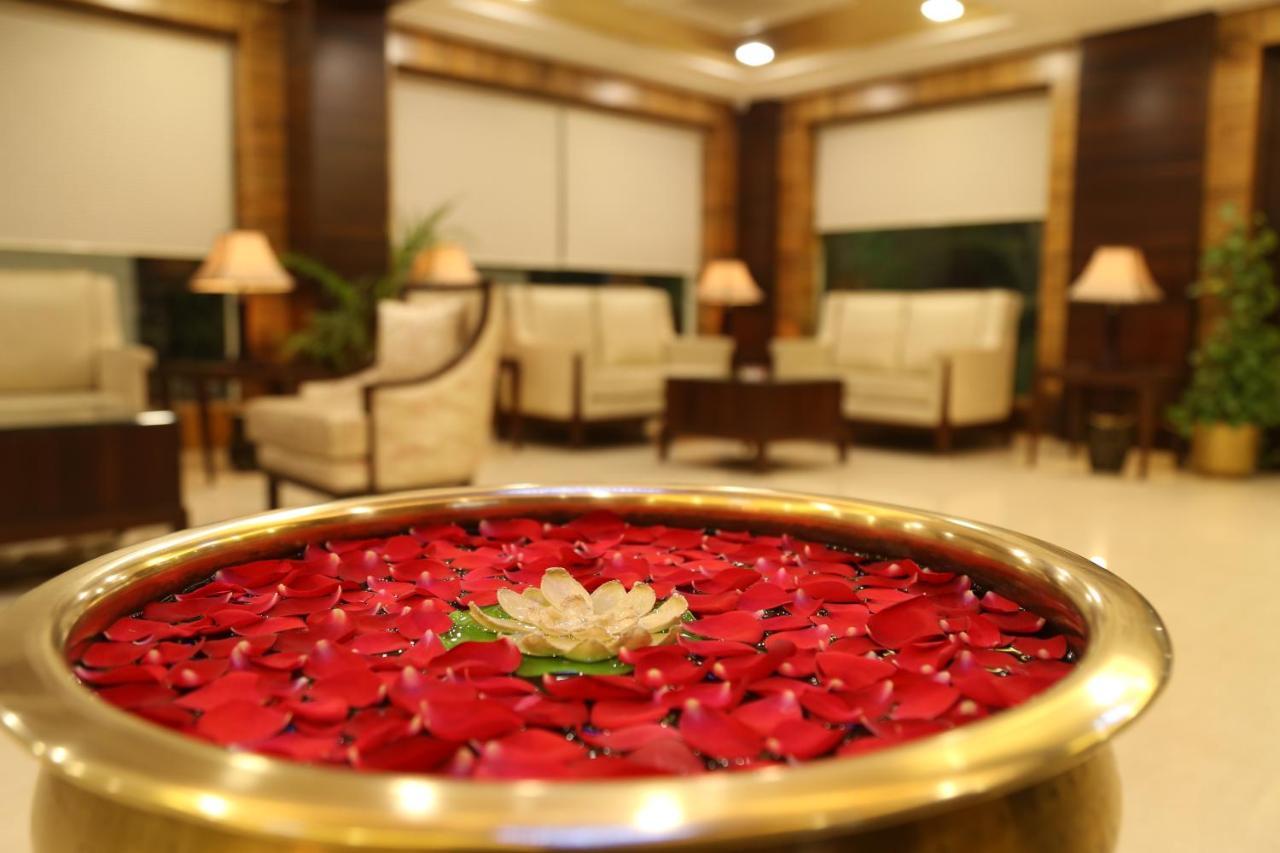 Golden Gate Otel Indore Dış mekan fotoğraf